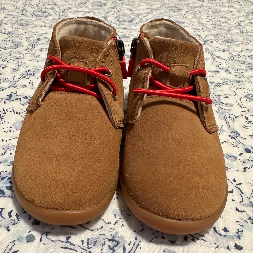 UGG Toddler Unisex Chestnut Boots with Red details - Picture 8 of 9